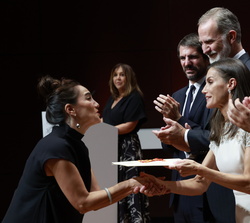Su Majestad la Reina entrega el Premio Nacional de Danza 2023 en la Modalidad de Creación a Rafaela Carrasco