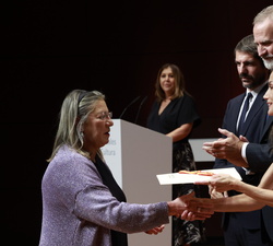 Su Majestad la Reina entrega el Premio Nacional de Patrimonio Cinematográfico y Audiovisual 2023 a Ana Marquesán
