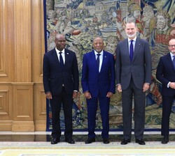 El Rey junto al Presidente de la República de Namibia y delegaciones