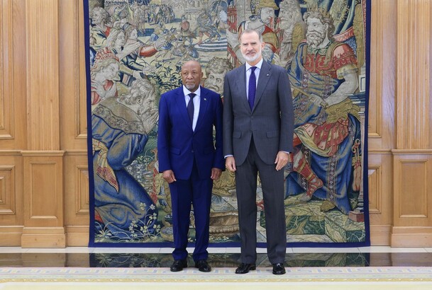 Su Majestad El Rey y el Presidente de la República de Namibia, Sr. Nangolo Mbumba