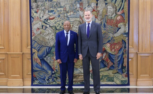 Su Majestad El Rey y el Presidente de la República de Namibia, Sr. Nangolo Mbumba