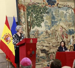 Carla Rahn Phillips durante sus palabras de agradecimiento por el Premio de Historia Órdenes Españolas