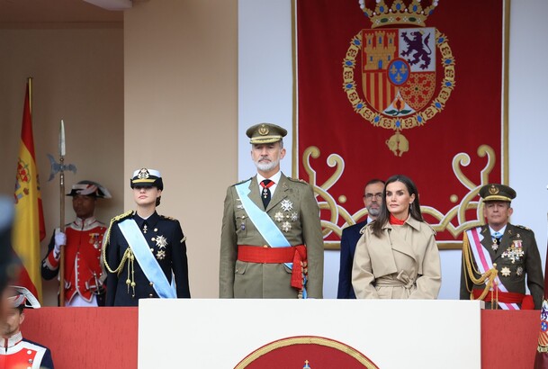 Sus Majestades los Reyes, acompañados por Su Alteza Real la Princesa de Asturias en la Tribuna Real