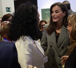 Su Majestad la Reina con las autoridades, organizadores y asistentes al acto institucional del “Día Mundial de la Salud Mental 2024”