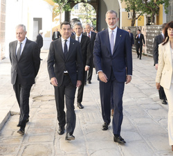 Su Majestad el Rey a su llegada al Centro de la Cultura Real Fábrica de Artillería