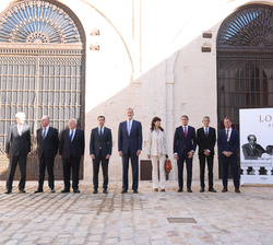 Fotografía de grupo en el patio de artillería