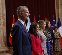 Sus Majestades los Reyes y Sus Altezas Reales la Princesa de Asturias y la Infanta Doña Sofía