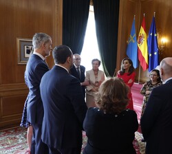 Audiencia de Sus Majestades los Reyes y Sus Altezas Reales la Princesa de Asturias y la Infanta Doña Sofía a los galardonados con las “Medallas 