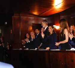 Sus Majestades los Reyes y Sus Altezas Reales la Princesa de Asturias y la Infanta doña Sofía en el palco de honor