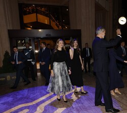 Sus Majestades los Reyes y Sus Altezas Reales la Princesa de Asturias y la Infanta doña Sofía saludan a su salida del Auditorio Palacio de Congresos &