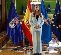 Doña Leonor en el Salón de Plenos