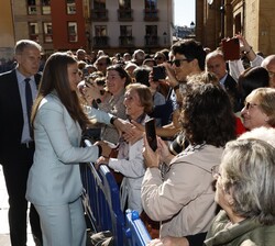 Doña Leonor con los ovetenses