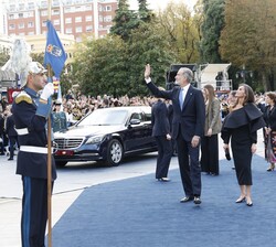 Llegada de Sus Majestades los Reyes al Teatro Campoamor de Oviedo