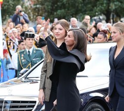 Su Majestad la Reina y Sus Altezas Reales la Princesa de Asturias y la Infanta Doña Sofía a su llegada al Teatro Campoamor de Oviedo