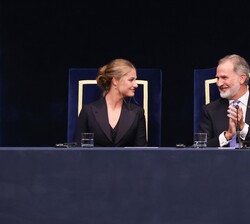 El Rey aplaude la intervención de Doña Leonor