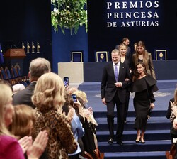 Sus Majestades los Reyes acompañados de Sus Altezas Reales la Princesa de Asturias y la Infanta Doña Sofía a la finalización de los Premios Princesa d