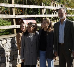Los Reyes y la Princesa de Asturias y la Infanta Doña Sofía