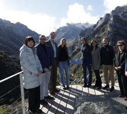 Fotografía de grupo en el Mirador de Sierra Amor