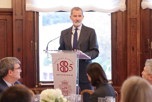 Su Majestad el Rey durante su intervención con ocasión del 185º aniversario de la fundación de la Sociedad Bilbaína