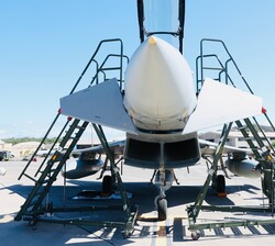 Su Majestad se dirige al Eurofighter