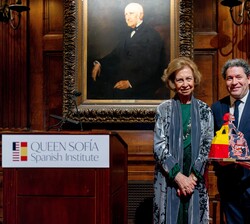 Su Majestad la Reina Sofía hizo entrega del Premio Sophia a la Excelencia 2024 al Sr. Gustavo Dudamel