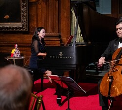 Interpretación musical a cargo de Gregorio Nieto y Riko Higuma