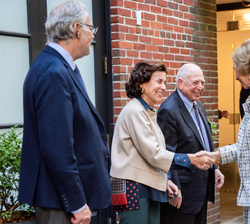 Su Majestad la Reina Doña Sofía recibe el saludo de la directora del Queen Sofía Spanish Institute
