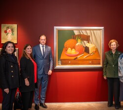 Su Majestad la Reina Doña Sofía junto al cuadro del maestro Fernando Botero