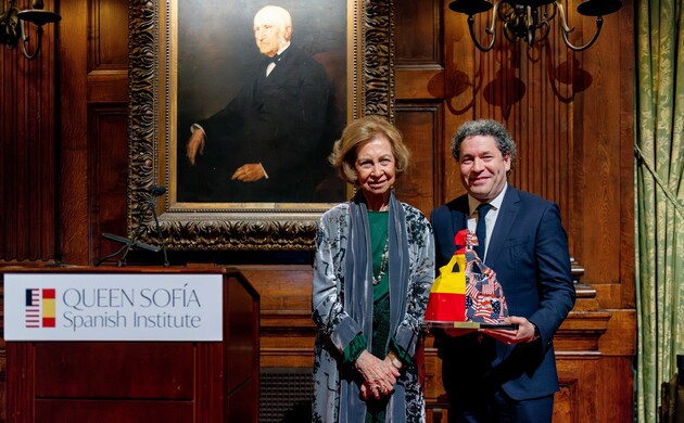 Su Majestad la Reina Sofía hizo entrega del Premio Sophia a la Excelencia 2024 al Sr. Gustavo Dudamel