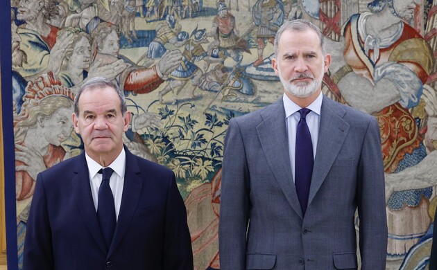Su Majestad el Rey junto al secretario general Iberoamericano, Andrés Allamand Zavala