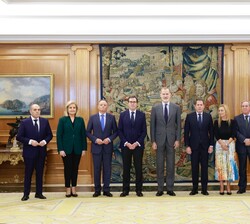 El Rey junto a una delegación de representantes de la Confederación Española De Organizaciones Empresariales, Entidades Aseguradoras y Reaseguradoras,