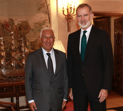 Su Majestad el Rey con el presidente electo del Consejo Europeo, António Costa