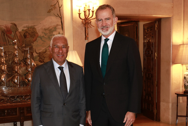 Su Majestad el Rey con el presidente electo del Consejo Europeo, António Costa
