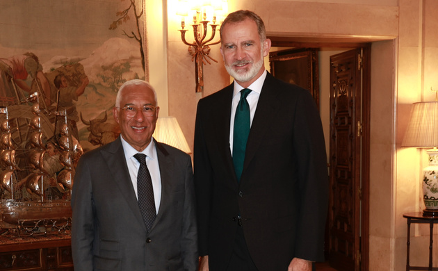Su Majestad el Rey con el presidente electo del Consejo Europeo, António Costa