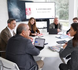Su Majestad la Reina durante la reunión con representantes de las entidades sociales de ámbito Nacional que están trabajando para ayudar a las persona
