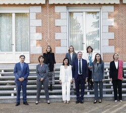 Su Majestad la Reina junto a la representación de “Code.org” asistente a la audiencia