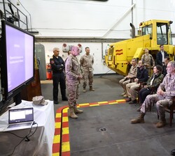 Su Majestad el Rey durante la presentación de las actividades del Buque