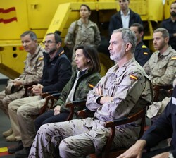 Su Majestad el Rey durante la presentación de las actividades del Buque