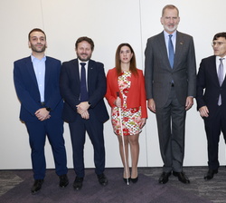Su Majestad el Rey con los participantes en el acto de de presentación del Programa Iberoamericano de Derechos de Personas con Discapacidad