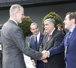 Su Majestad el Rey es recibido por el presidente de la Confederación Española de Organizaciones Empresariales (CEOE) y presidente entrante de la Secre