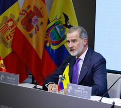 Su Majestad el Rey dirige unas palabras durante el traspaso de la Secretaría Pro Témpore a España al clausurar la XXIX Cumbre Iberoamericana