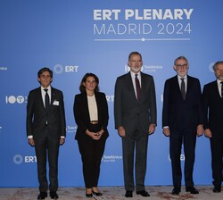 Su Majestad el Rey junto a las autoridades en la sesión plenaria de la “European Round Table for Industry (ERT)”