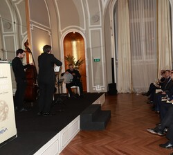 Sus Majestades los Reyes durante el concierto a cargo del cuarteto de música "Concerto 1700"