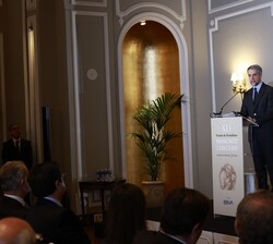 El periodista Carlos Franganillo, Premio de Periodismo “Francisco Cerecedo” durante su intervención de agradecimiento