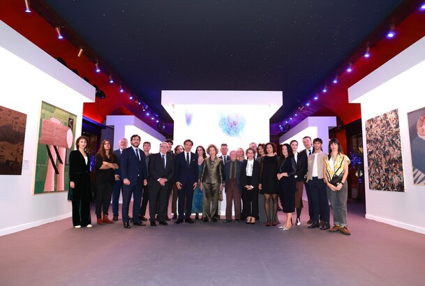 Su Majestad la Reina Doña Sofía con los artistas finalistas