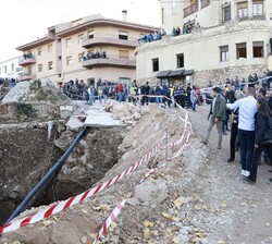 Sus Majestades los Reyes durante su recorrido por las zonas dañadas por la riada
