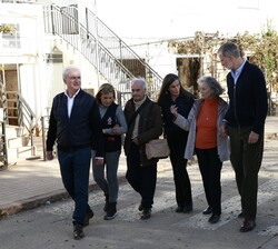 Sus Majestades los Reyes durante su recorrido por las calles de Utiel