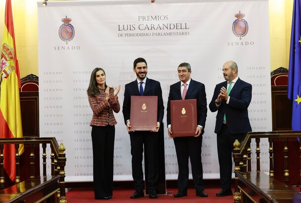 Doña Letizia entregó los Premios “Luis Carandell” en su categoría Territorialidad a Pablo Rodríguez Lago y en su categoría Parlamentarismo