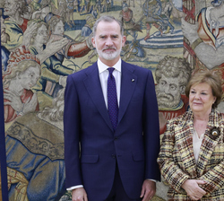 Su Majestad el Rey junto a la presidenta del Tribunal de Cuentas, Enriqueta Chicano Jávega