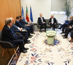 El Rey mantiene un encuentro con el Presidente de la República Portuguesa, Marcelo Rebelo de Sousa, acompañado por sus respectivas delegaciones en una